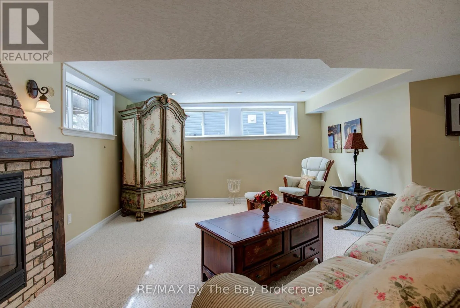 32 GREEN BRIAR DRIVE