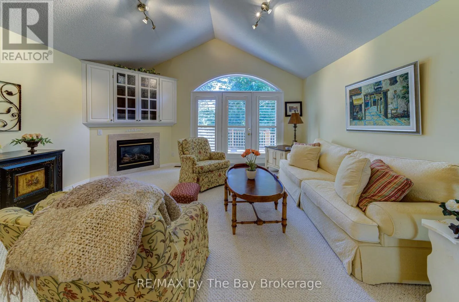 32 GREEN BRIAR DRIVE