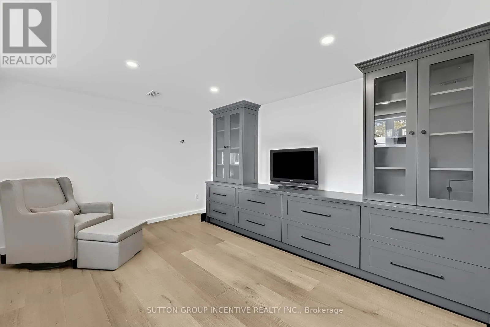 8 PATRICIA COURT