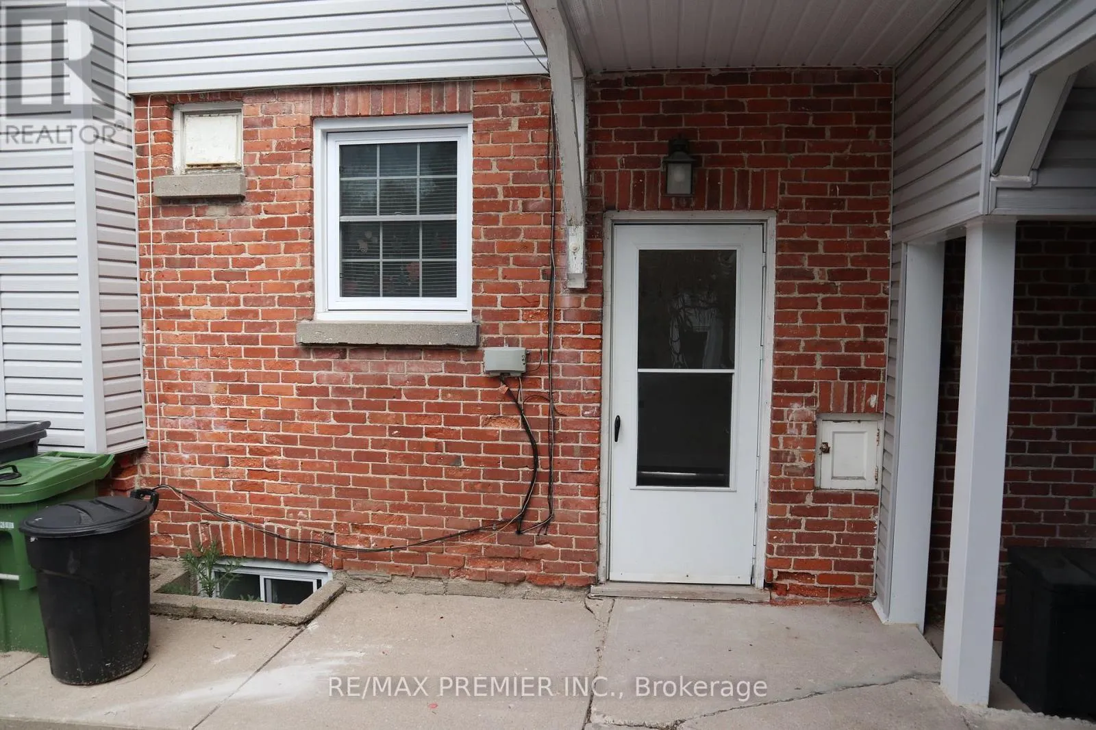 UNIT 0 (BSMT) - 79 WELLINGTON STREET E