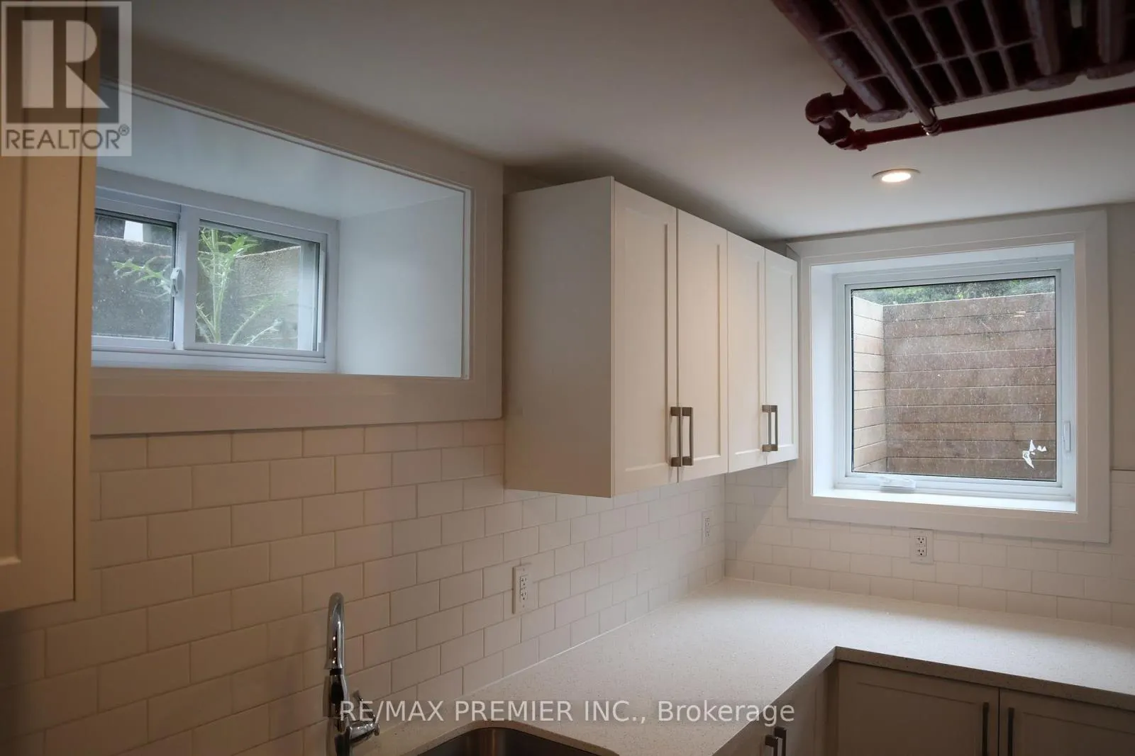 UNIT 0 (BSMT) - 79 WELLINGTON STREET E