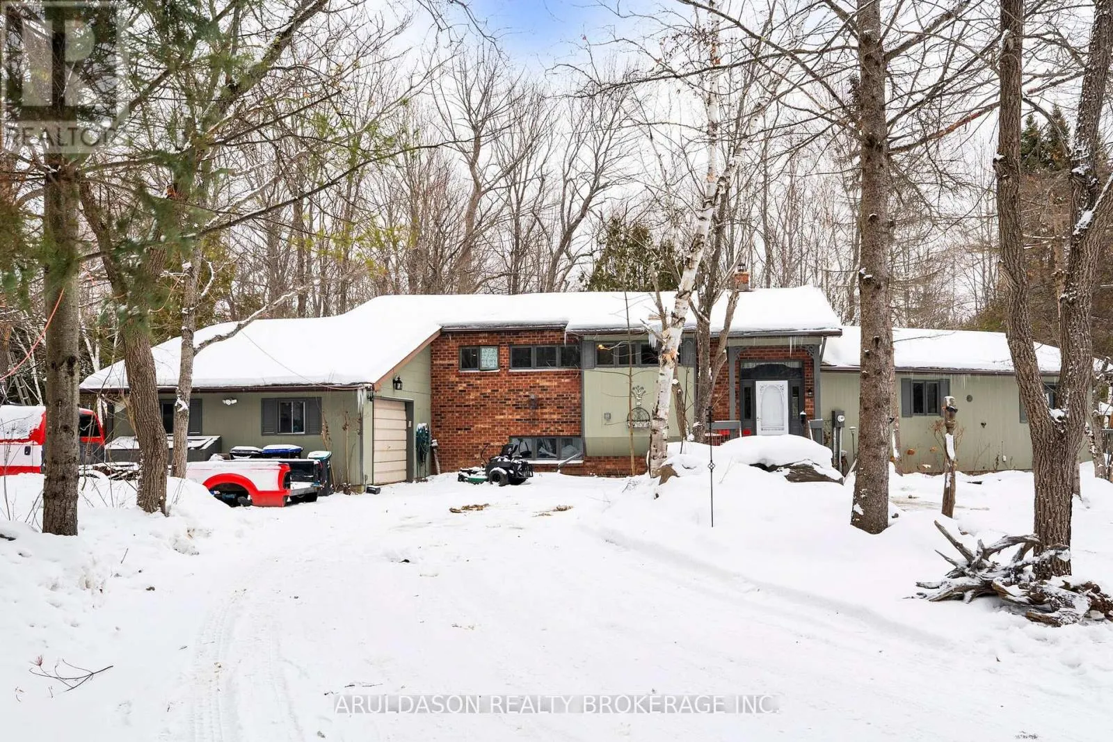 1208 BIRCHCLIFFE CRESCENT
