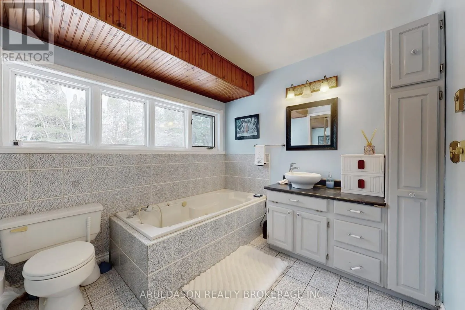 1208 BIRCHCLIFFE CRESCENT