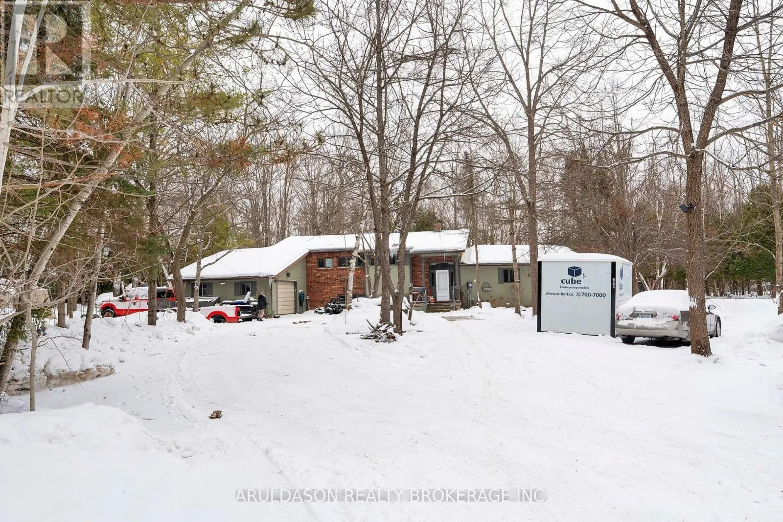 1208 BIRCHCLIFFE CRESCENT