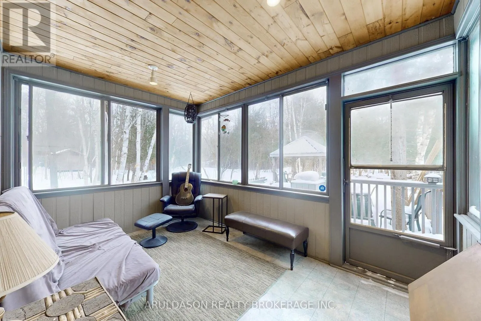 1208 BIRCHCLIFFE CRESCENT