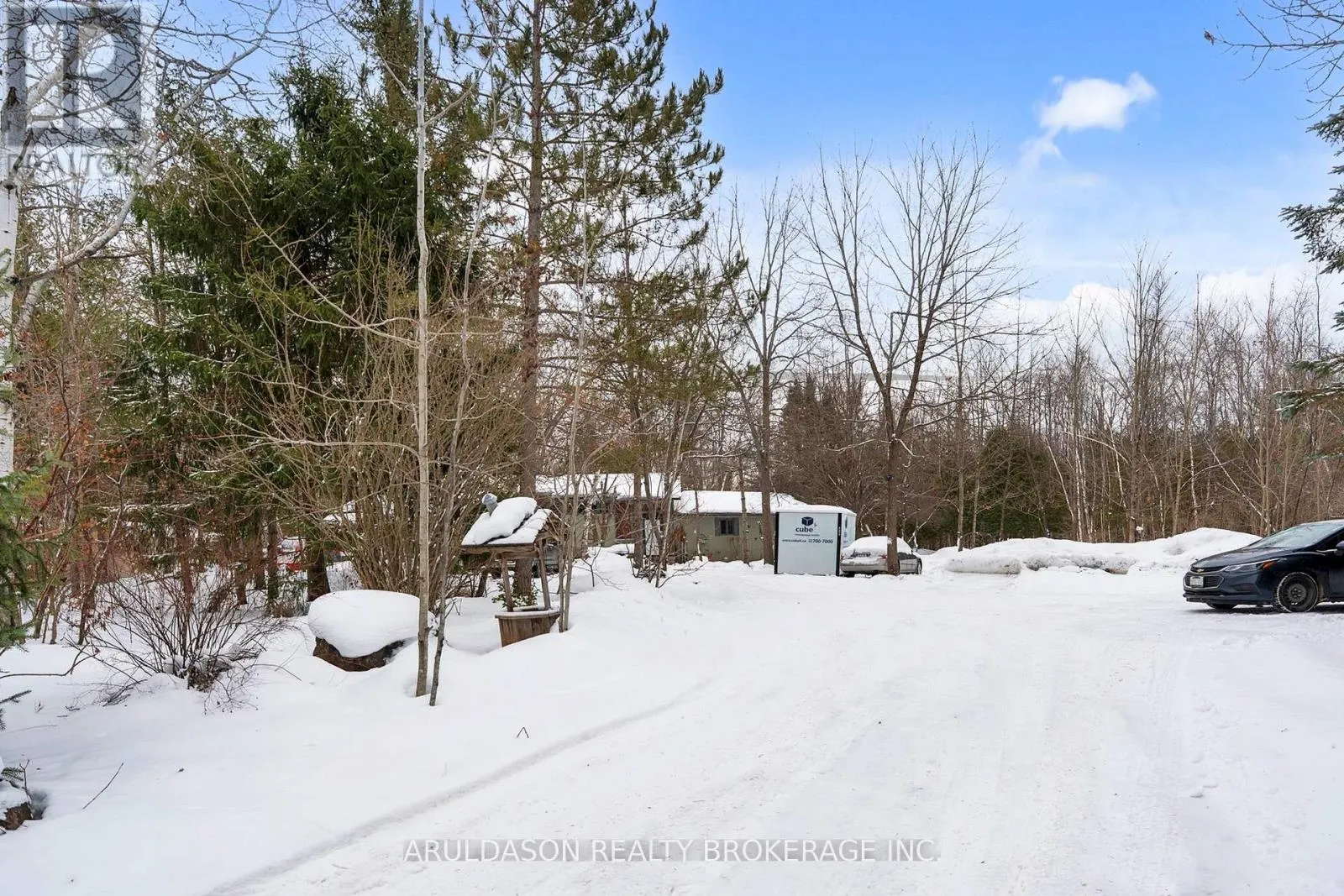 1208 BIRCHCLIFFE CRESCENT