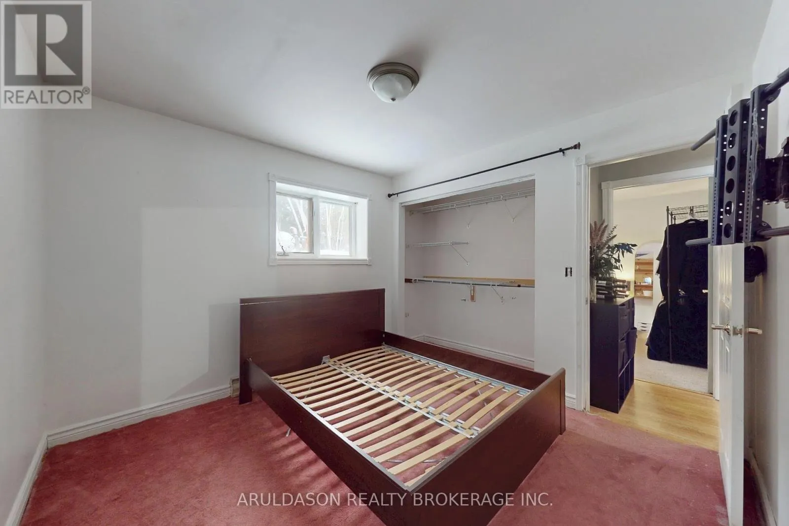 1208 BIRCHCLIFFE CRESCENT