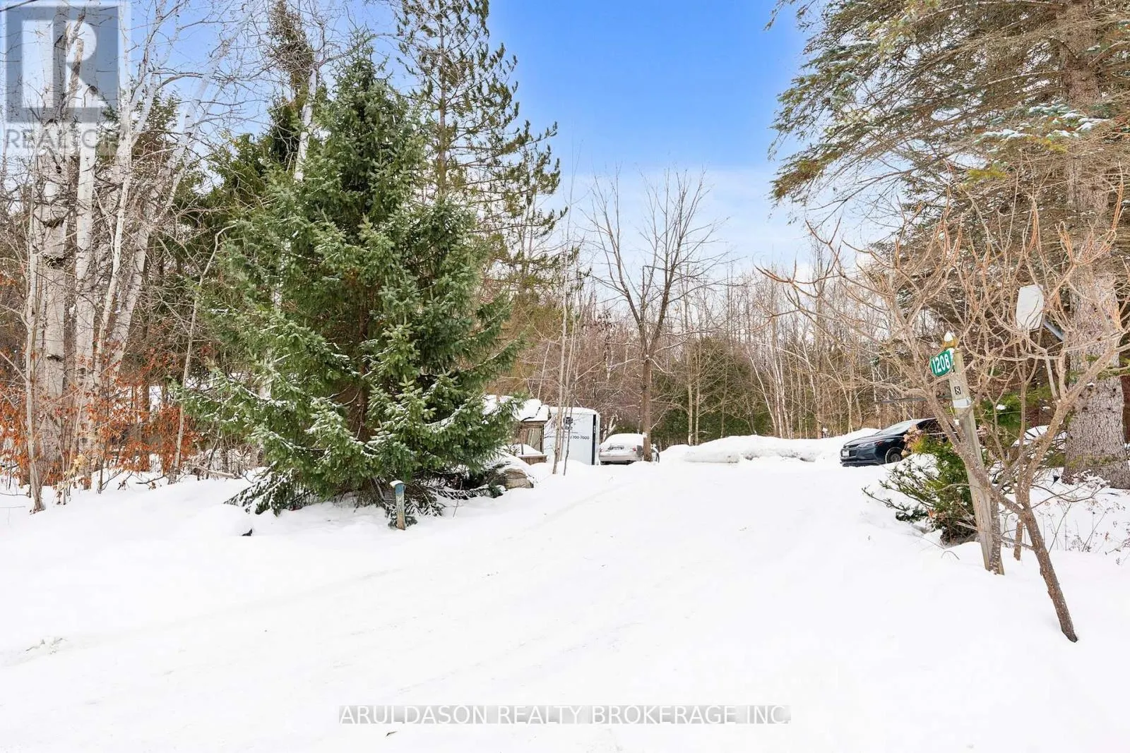 1208 BIRCHCLIFFE CRESCENT