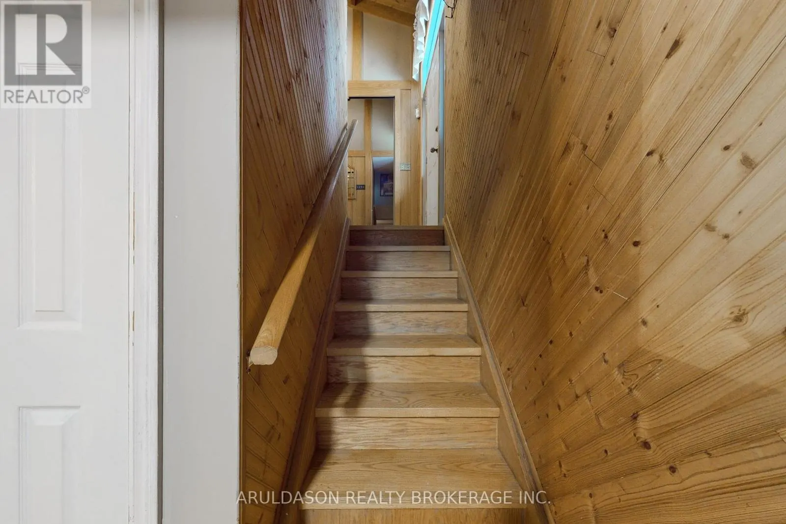 1208 BIRCHCLIFFE CRESCENT