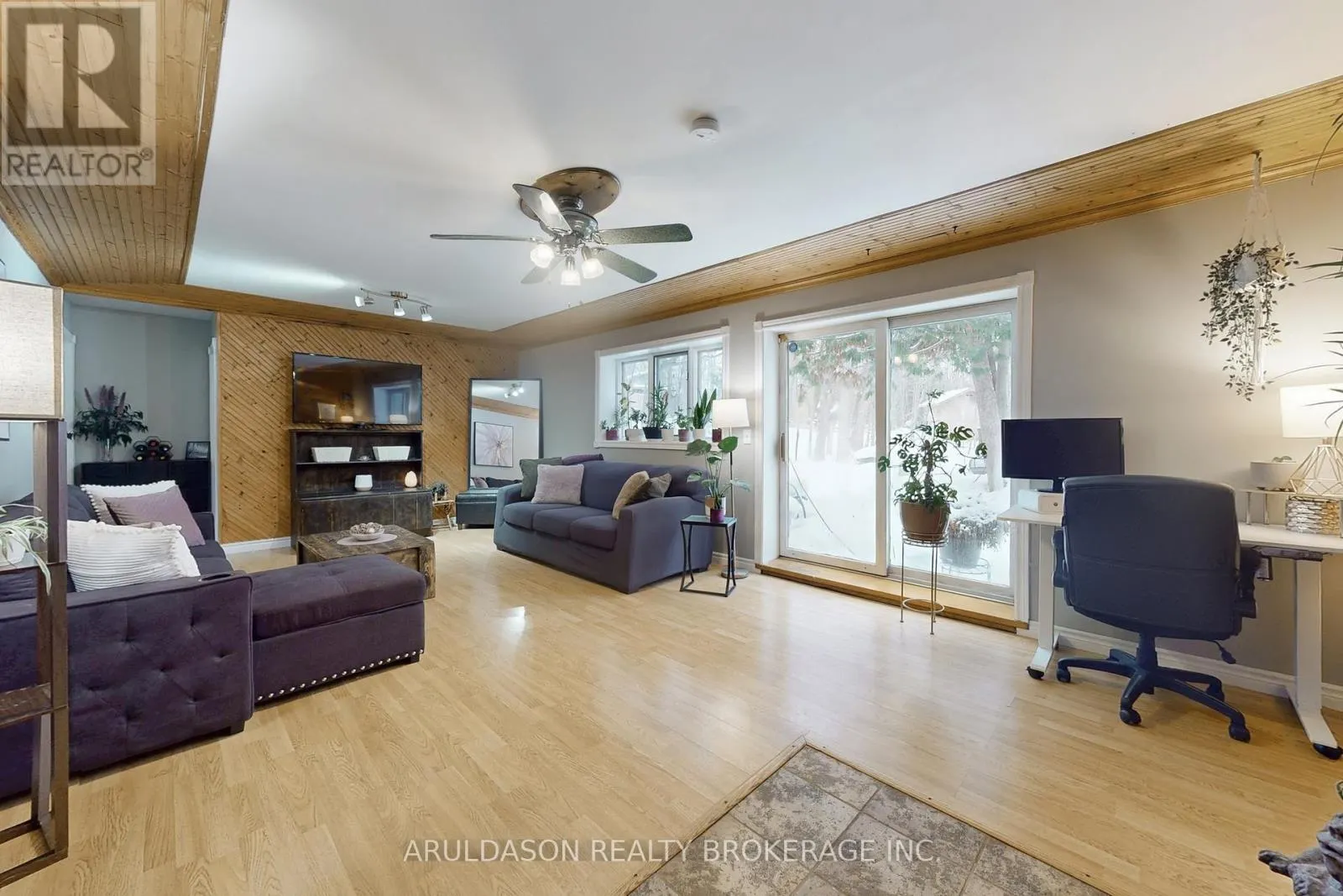 1208 BIRCHCLIFFE CRESCENT