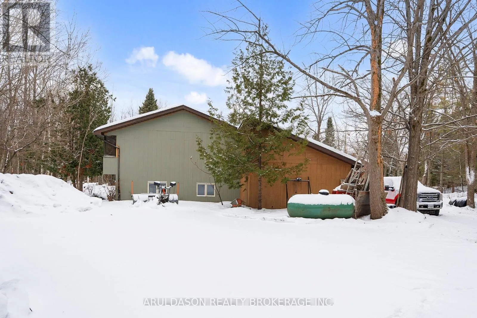 1208 BIRCHCLIFFE CRESCENT