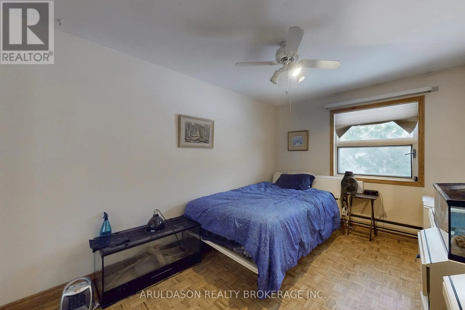 1208 BIRCHCLIFFE CRESCENT