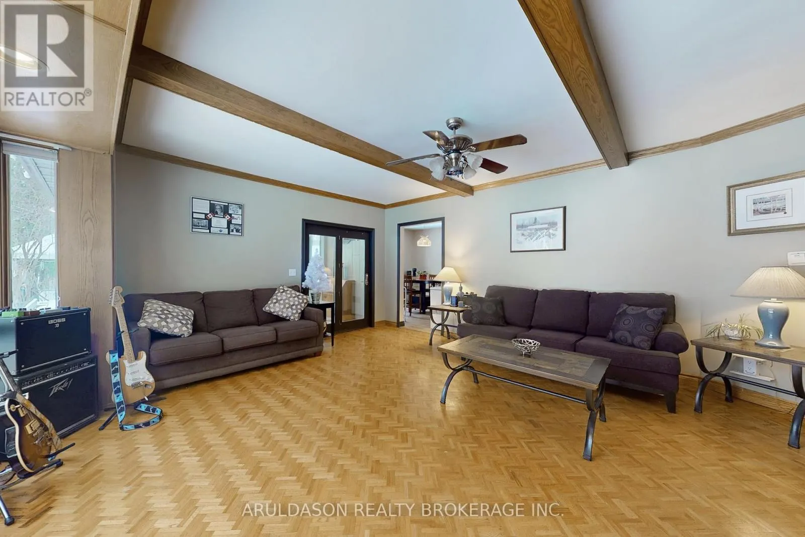 1208 BIRCHCLIFFE CRESCENT