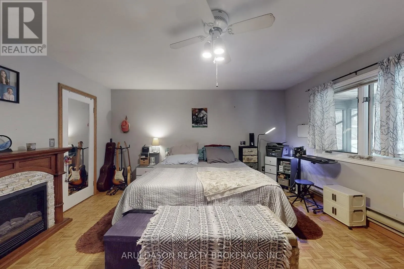 1208 BIRCHCLIFFE CRESCENT