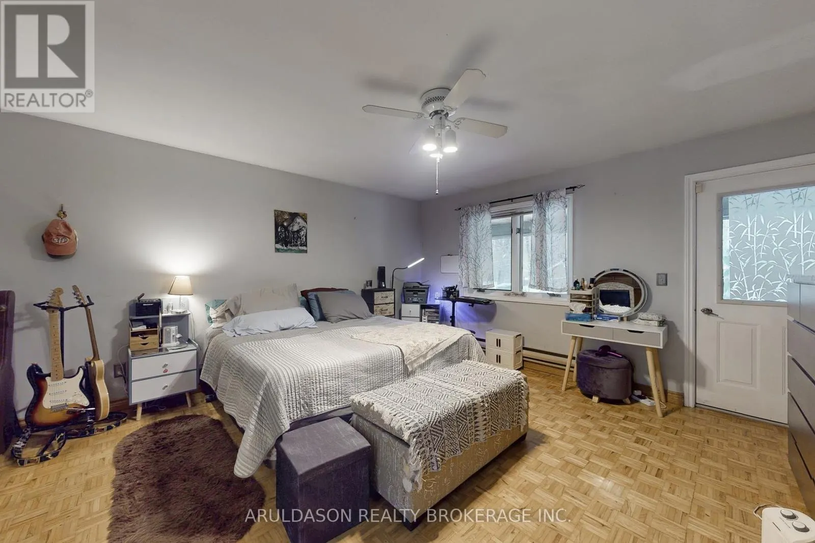1208 BIRCHCLIFFE CRESCENT