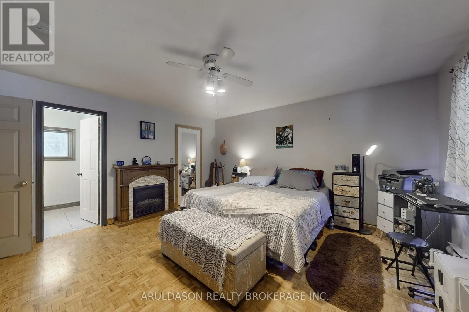 1208 BIRCHCLIFFE CRESCENT