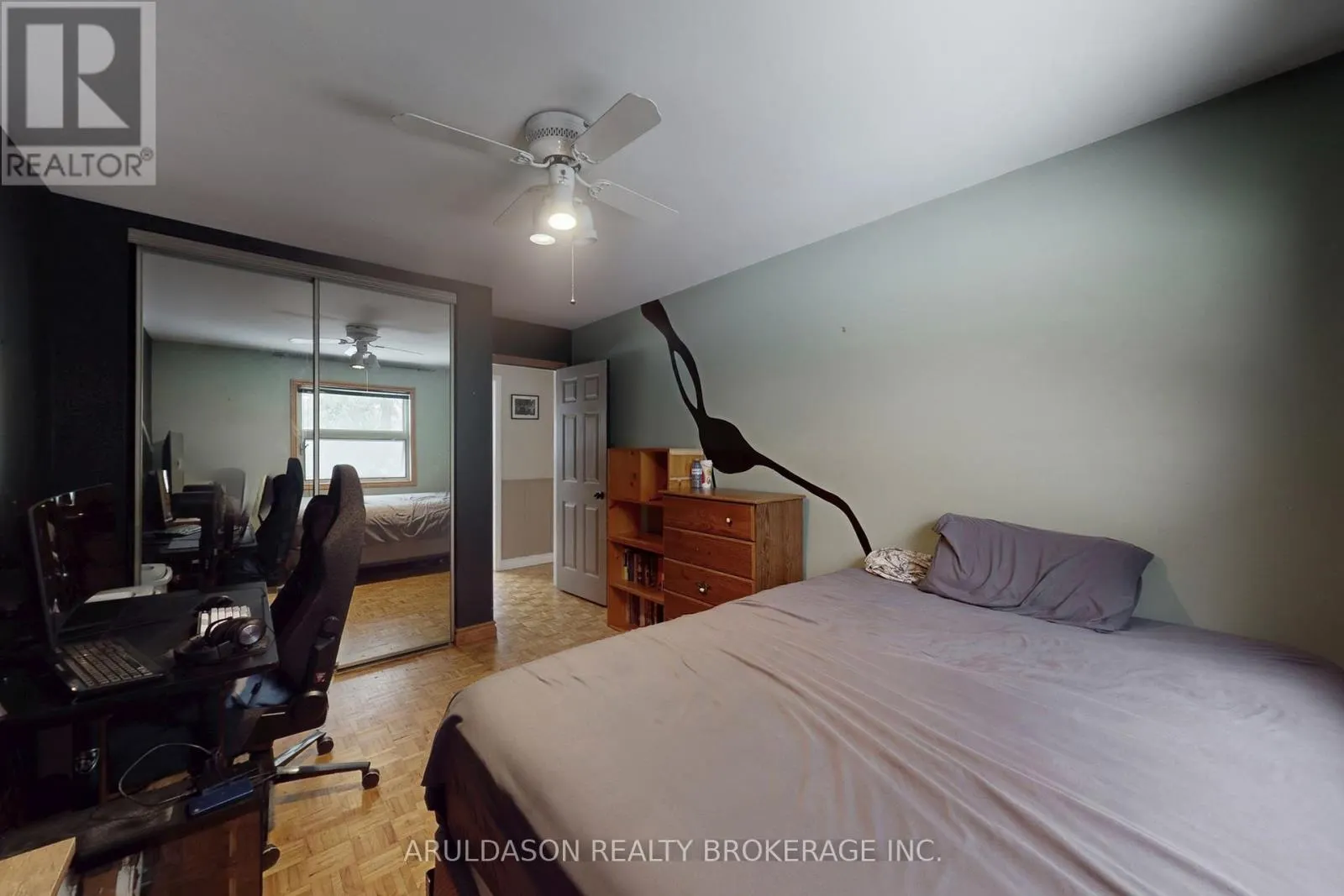 1208 BIRCHCLIFFE CRESCENT