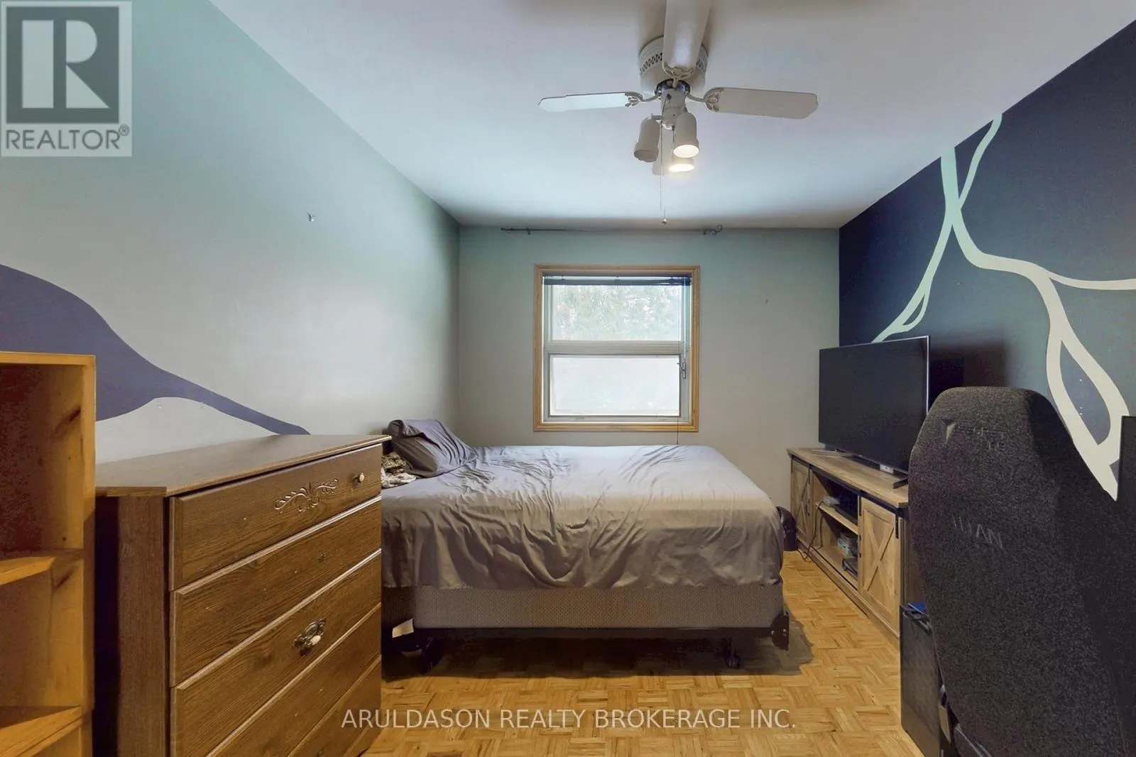1208 BIRCHCLIFFE CRESCENT
