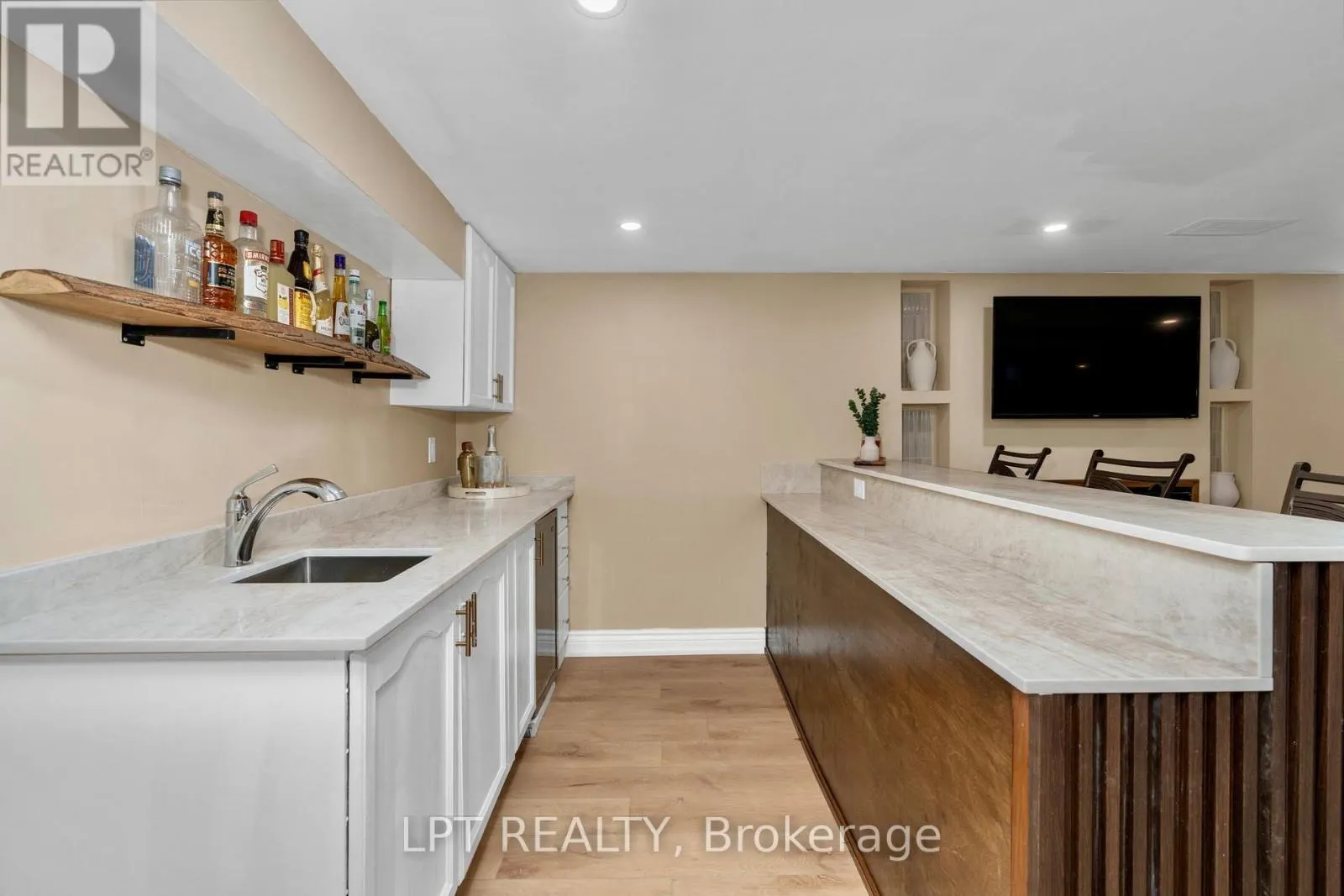 47 NORTHVIEW CRESCENT