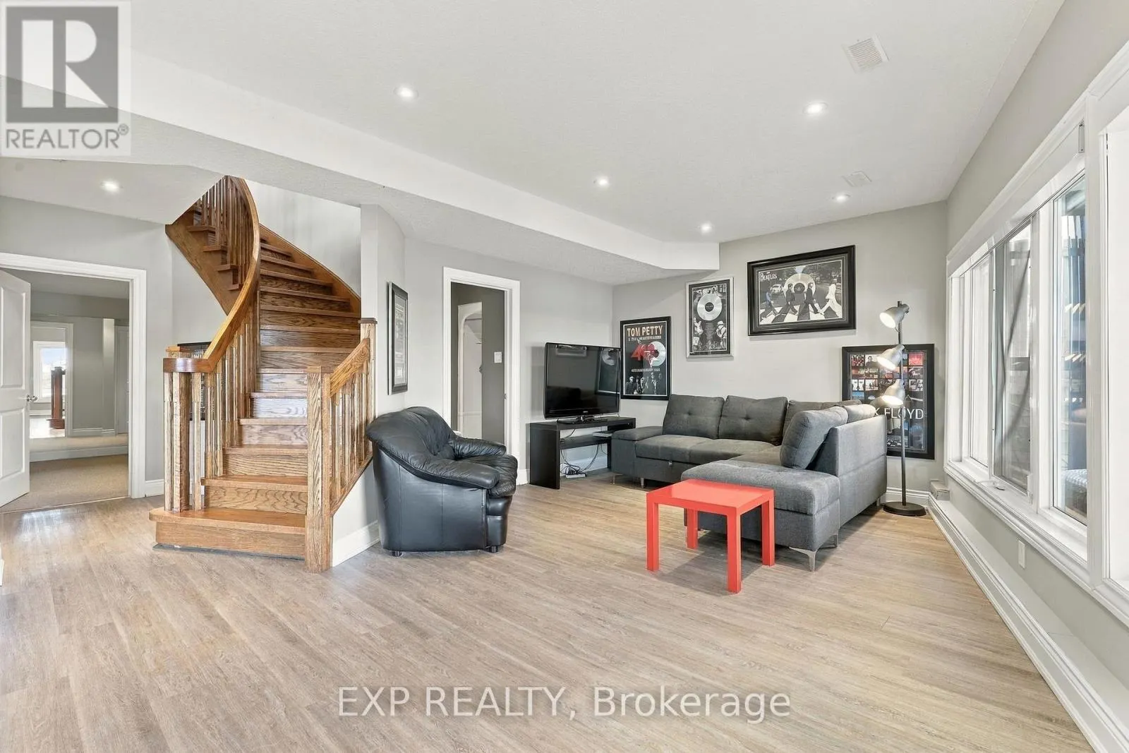 220 RIVER ROAD E