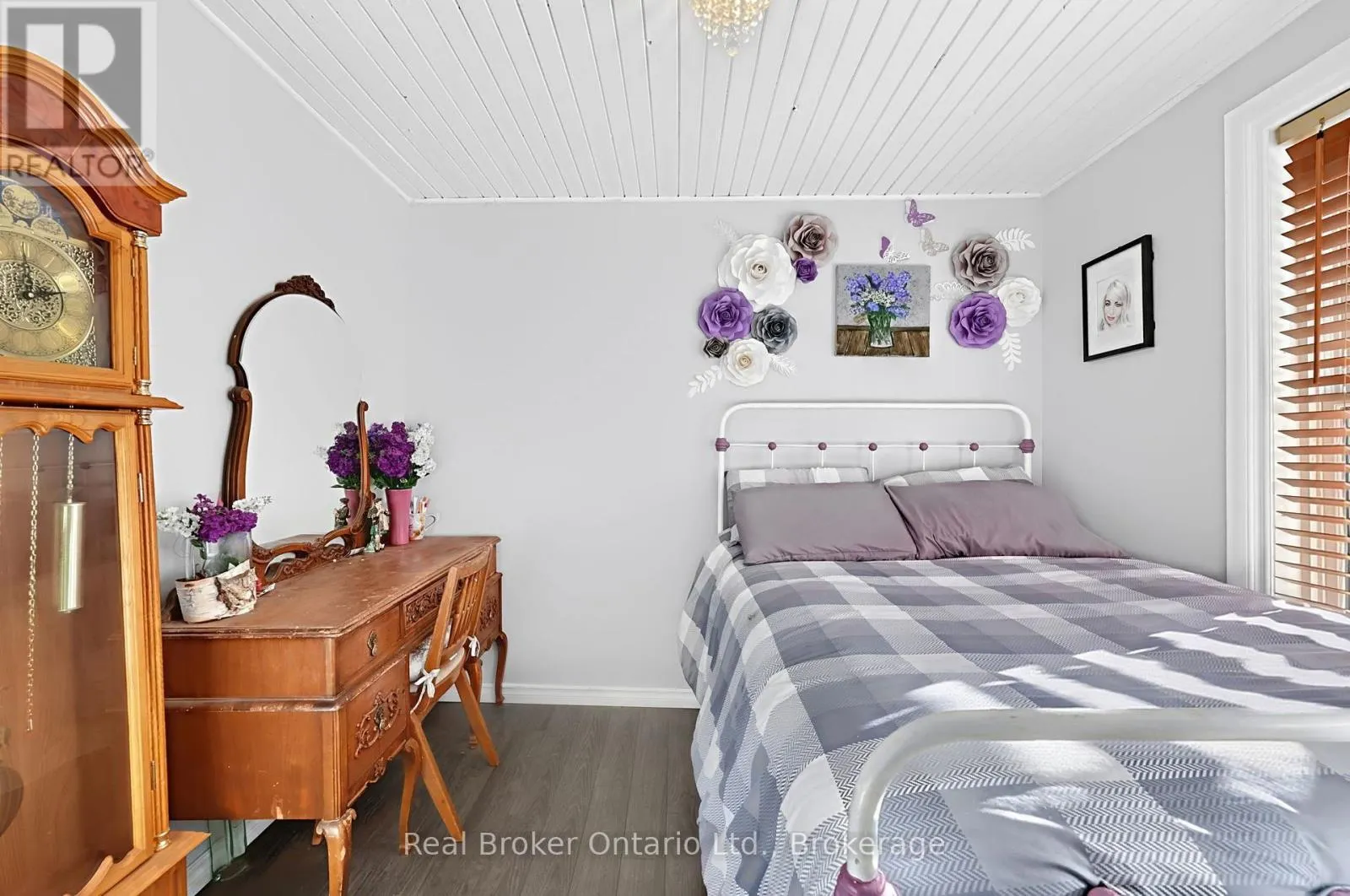 8 ALBERT STREET E
