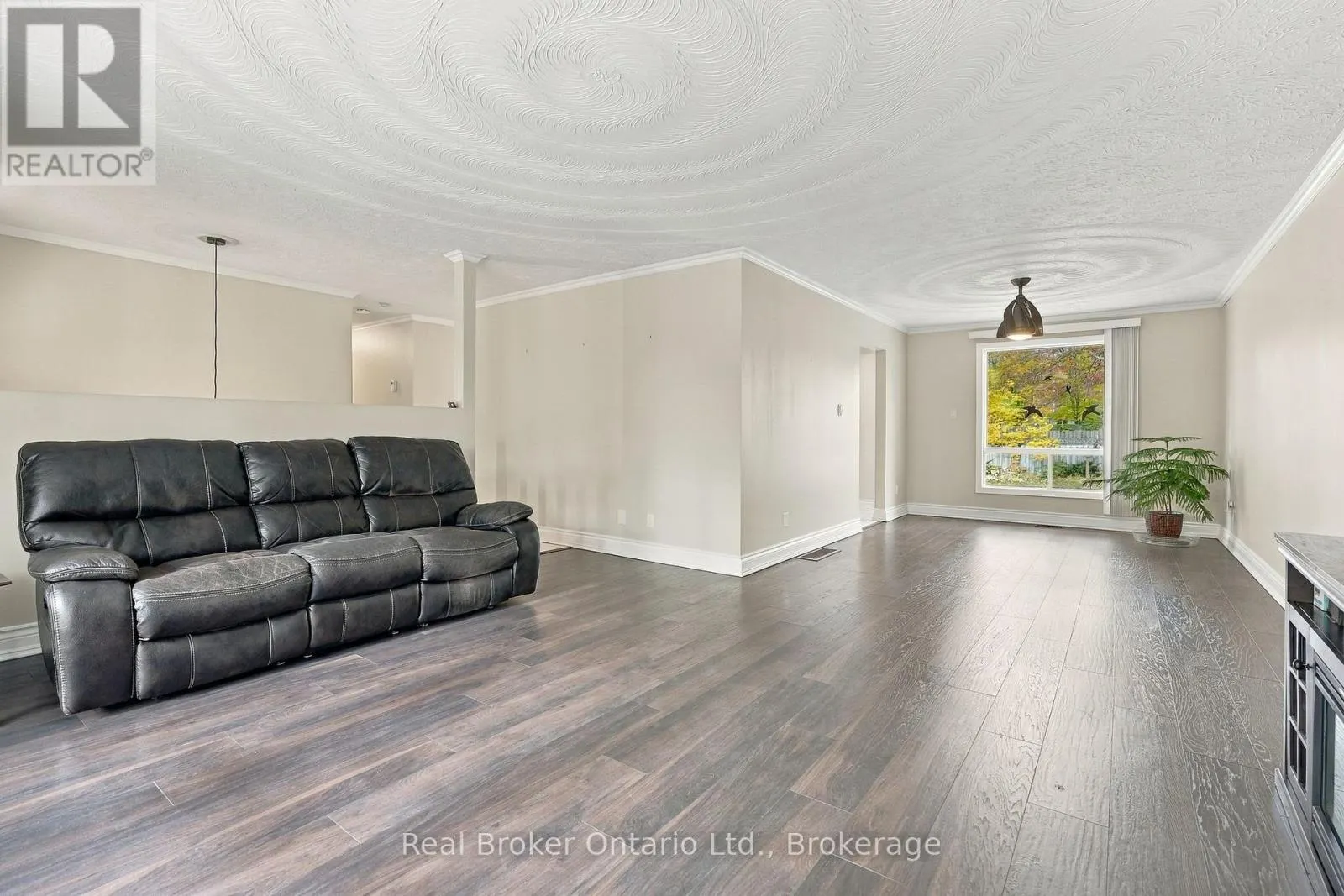 1354 HALLEN PLACE