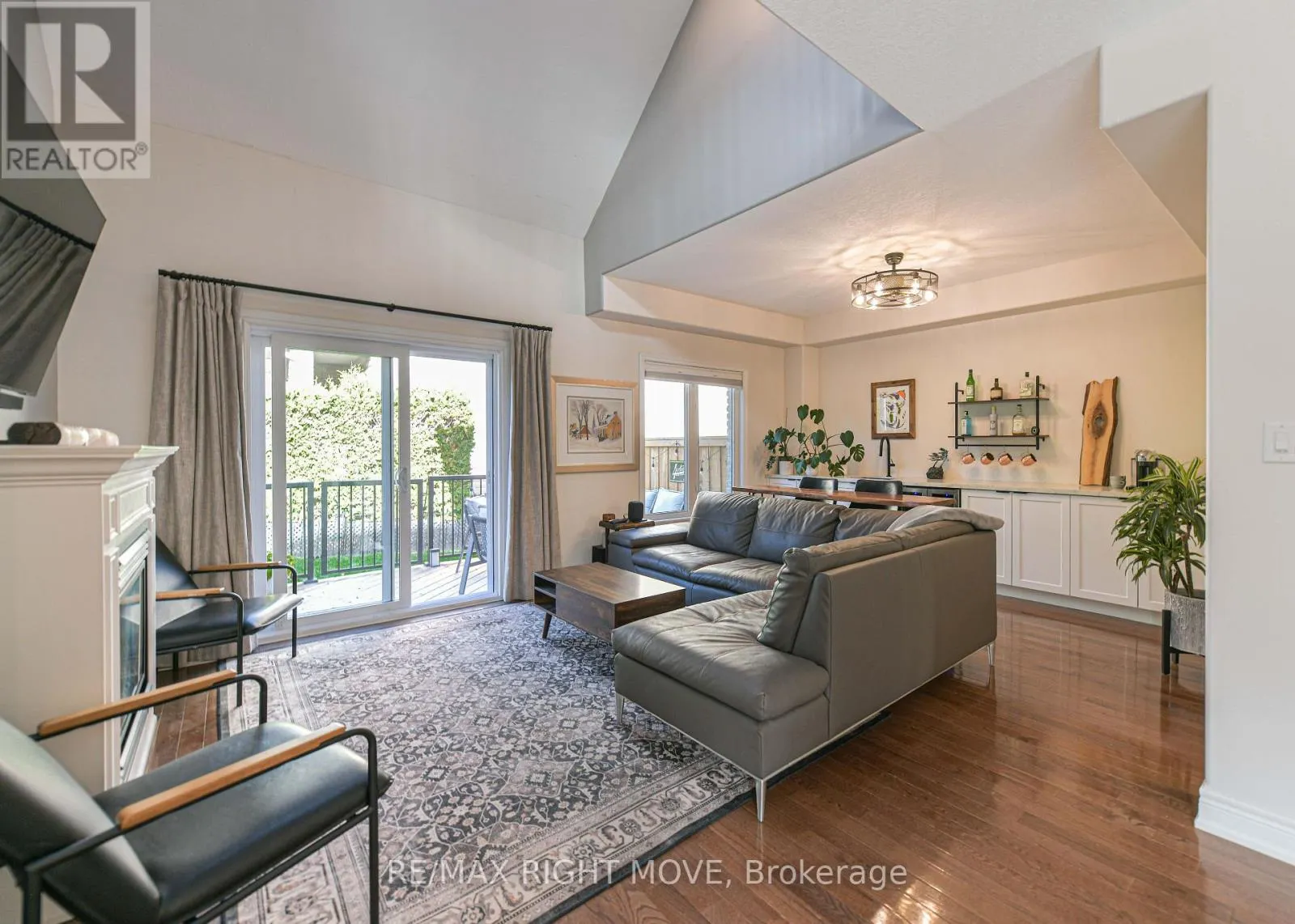 12 - 125 HURONIA ROAD N