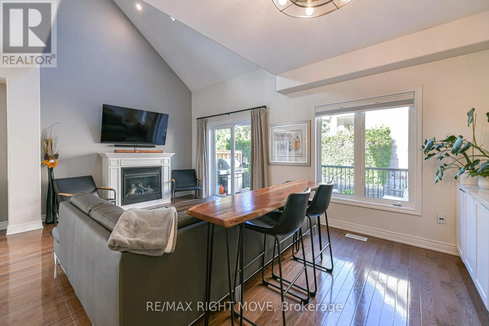 12 - 125 HURONIA ROAD N