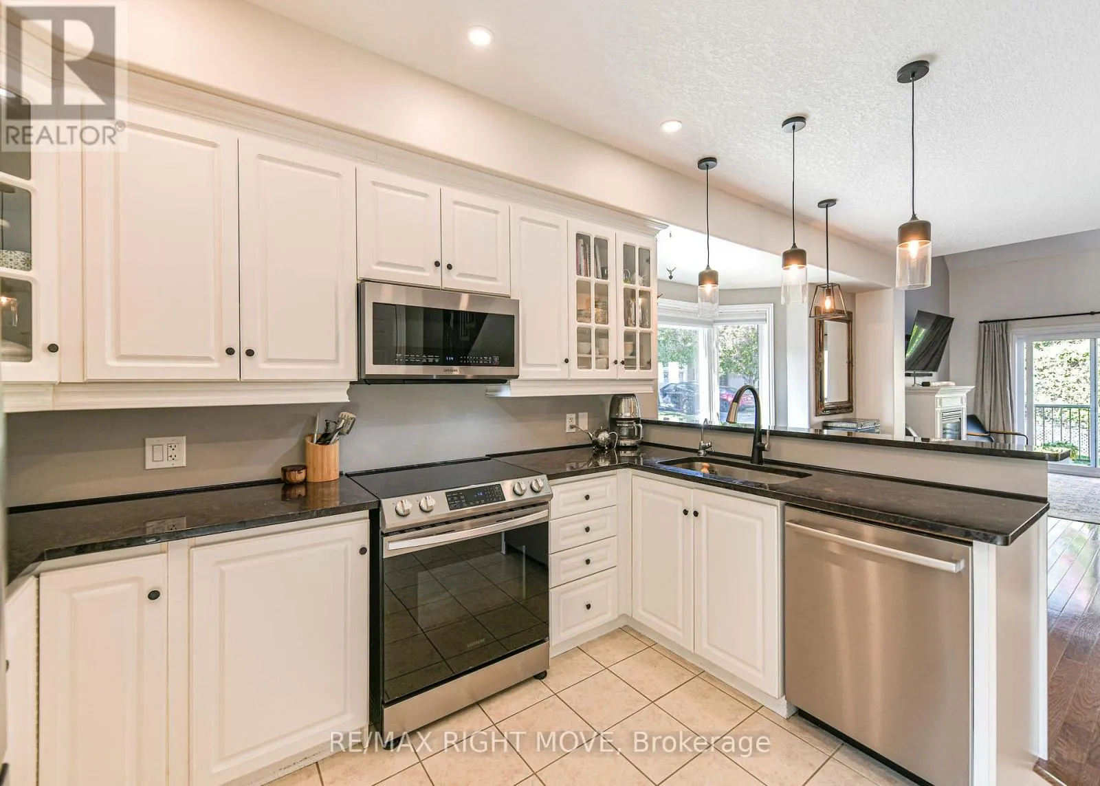 12 - 125 HURONIA ROAD N