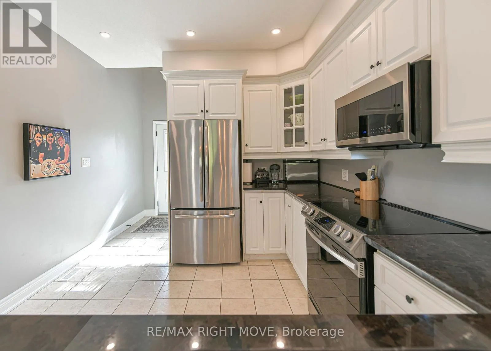 12 - 125 HURONIA ROAD N