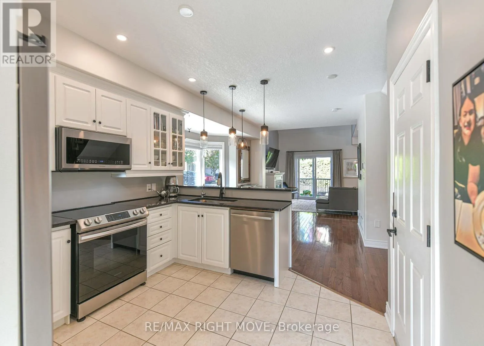 12 - 125 HURONIA ROAD N