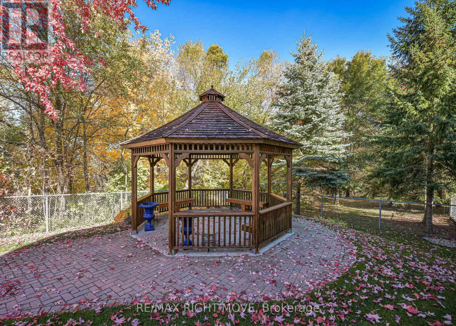 12 - 125 HURONIA ROAD N