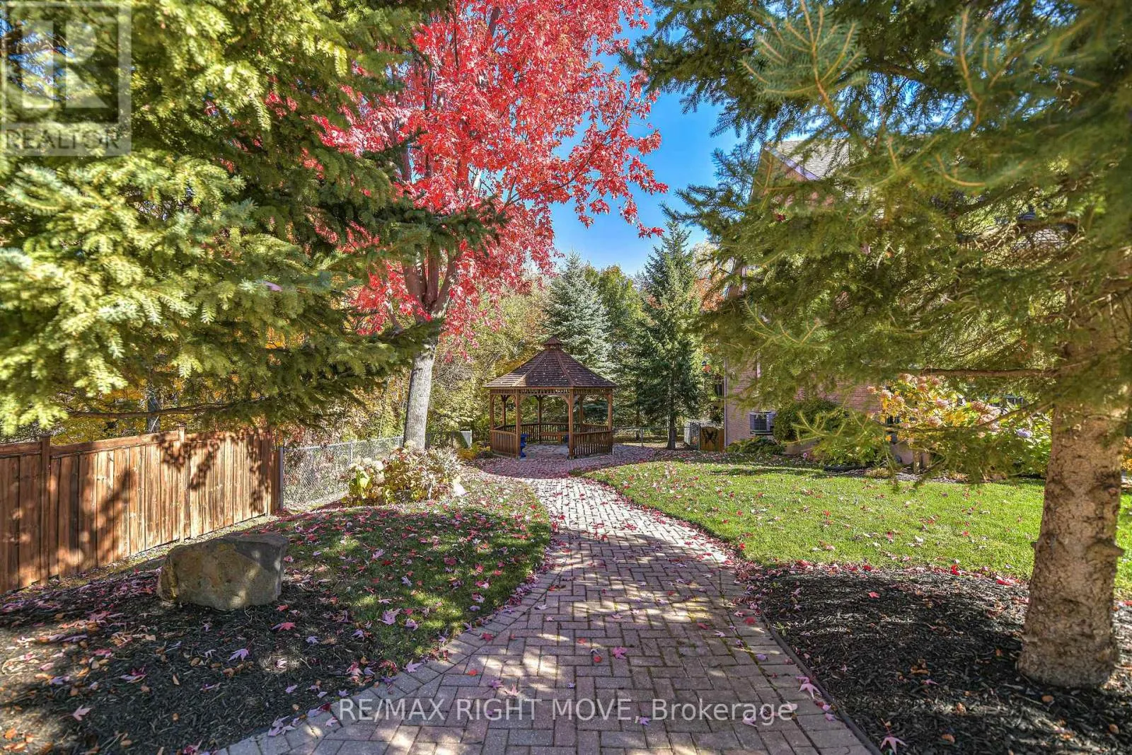 12 - 125 HURONIA ROAD N