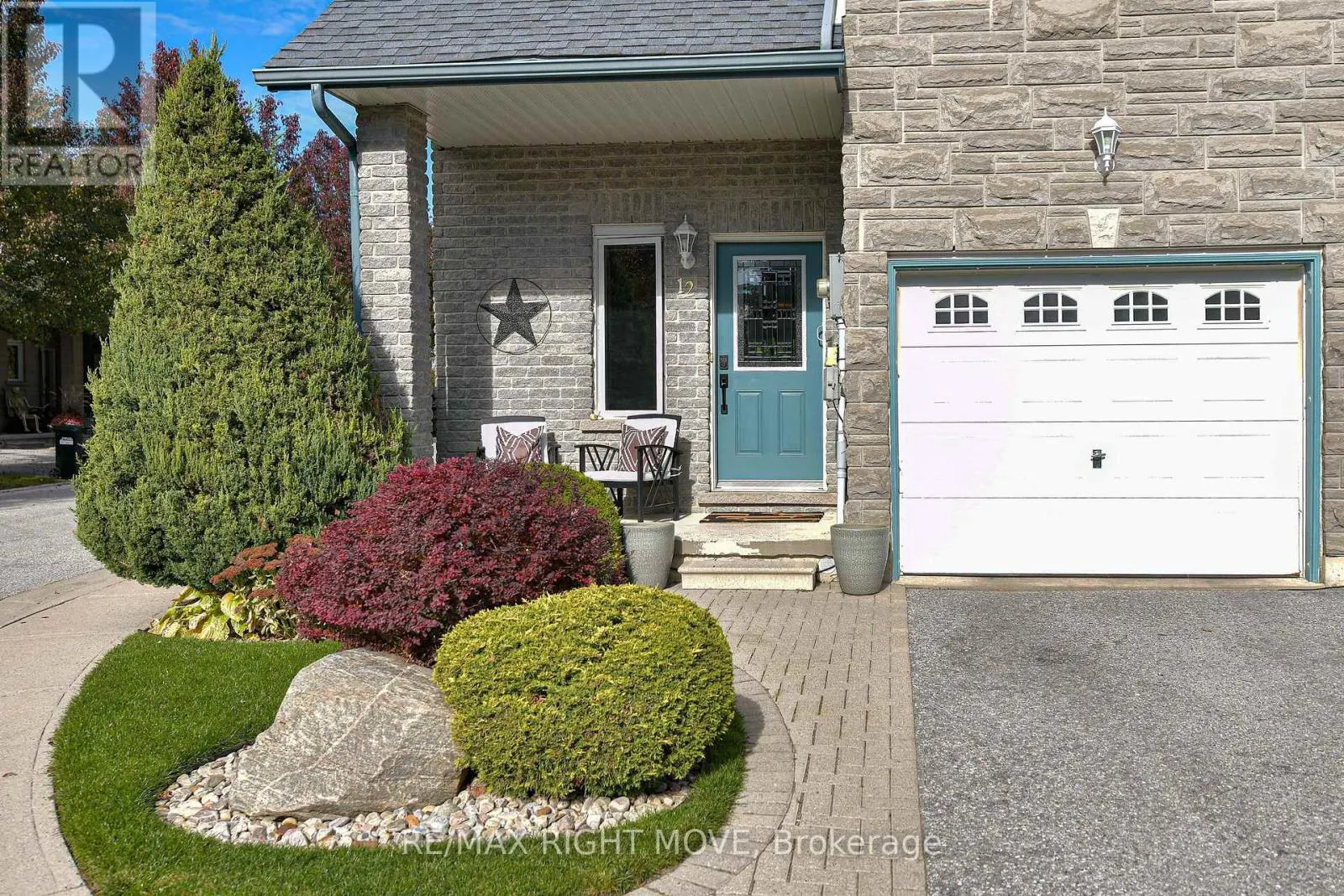 12 - 125 HURONIA ROAD N