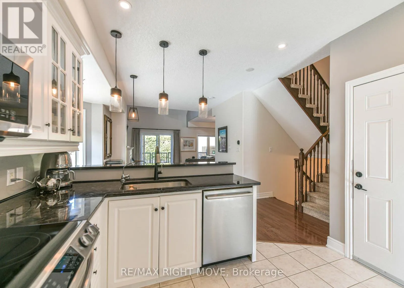12 - 125 HURONIA ROAD N