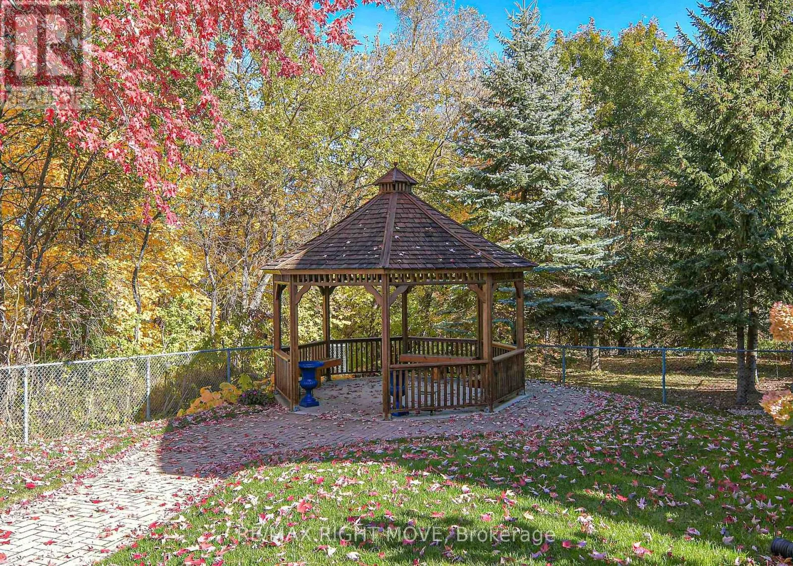 12 - 125 HURONIA ROAD N