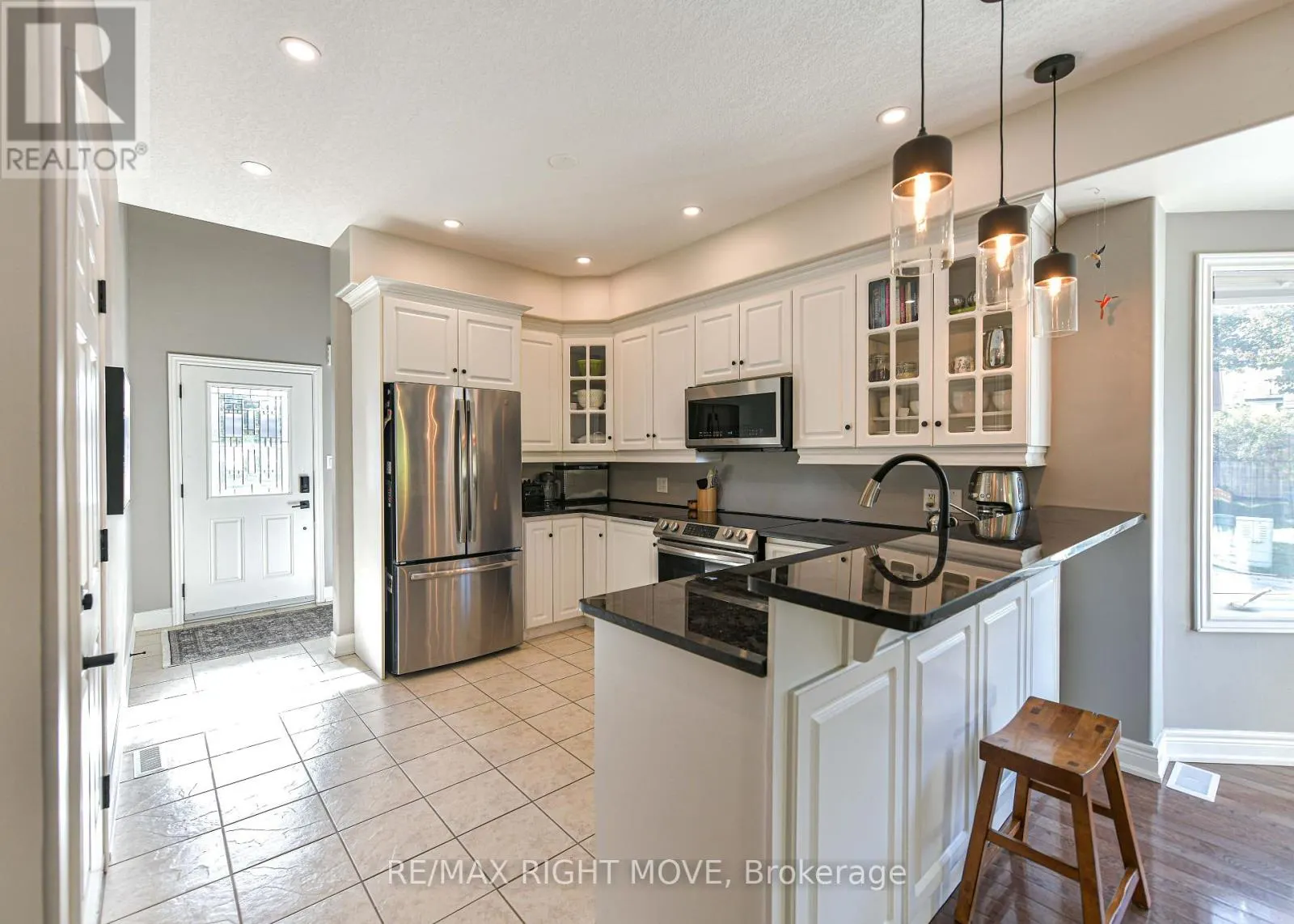 12 - 125 HURONIA ROAD N