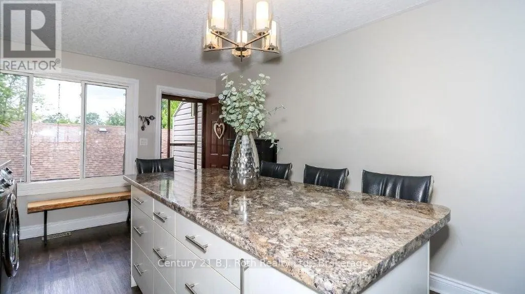 201 - 43 OLIVE CRESCENT #201
