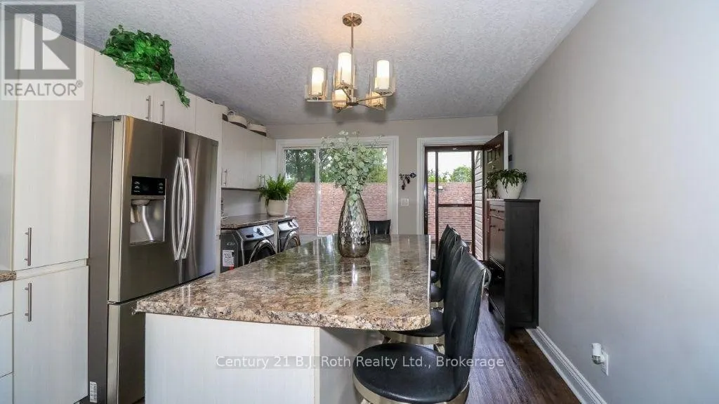 201 - 43 OLIVE CRESCENT #201