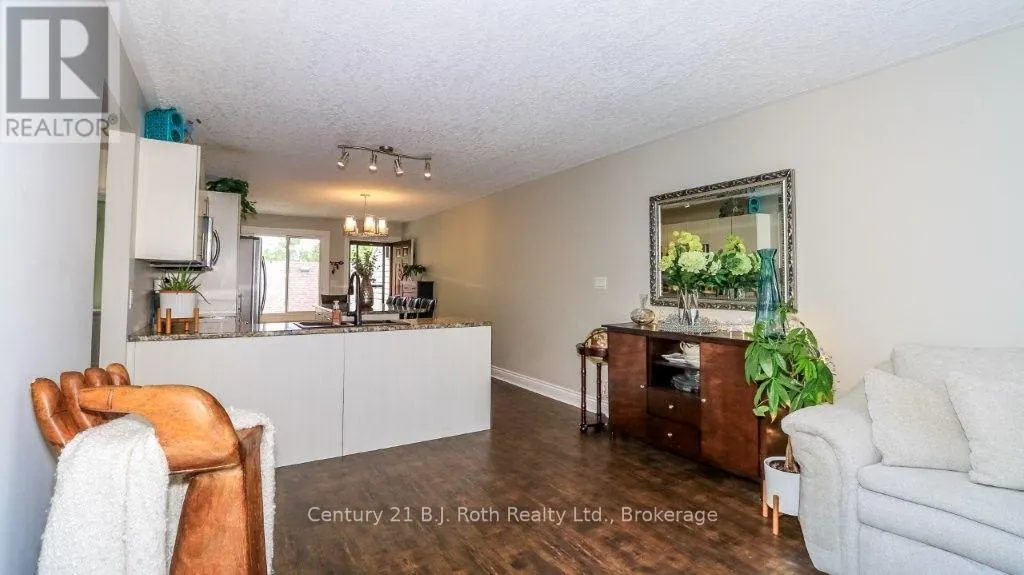 201 - 43 OLIVE CRESCENT #201