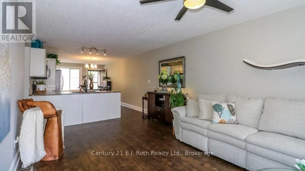 201 - 43 OLIVE CRESCENT #201