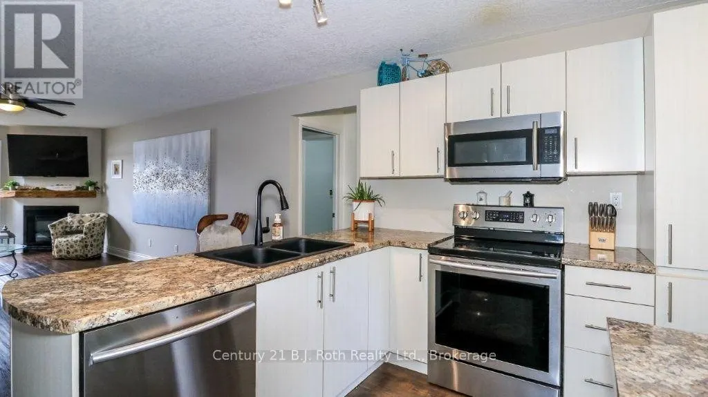 201 - 43 OLIVE CRESCENT #201