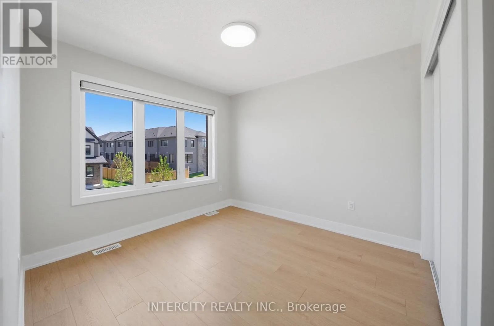 10 KINGSBURY TRAIL