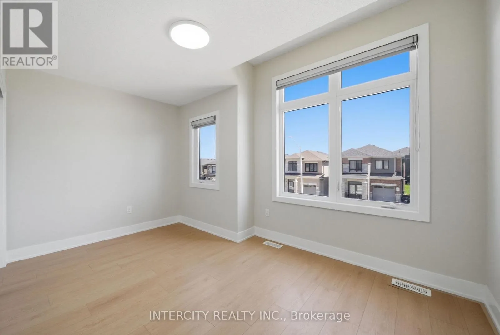 10 KINGSBURY TRAIL