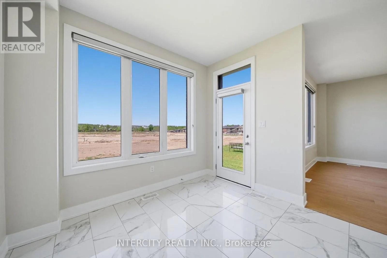 10 KINGSBURY TRAIL