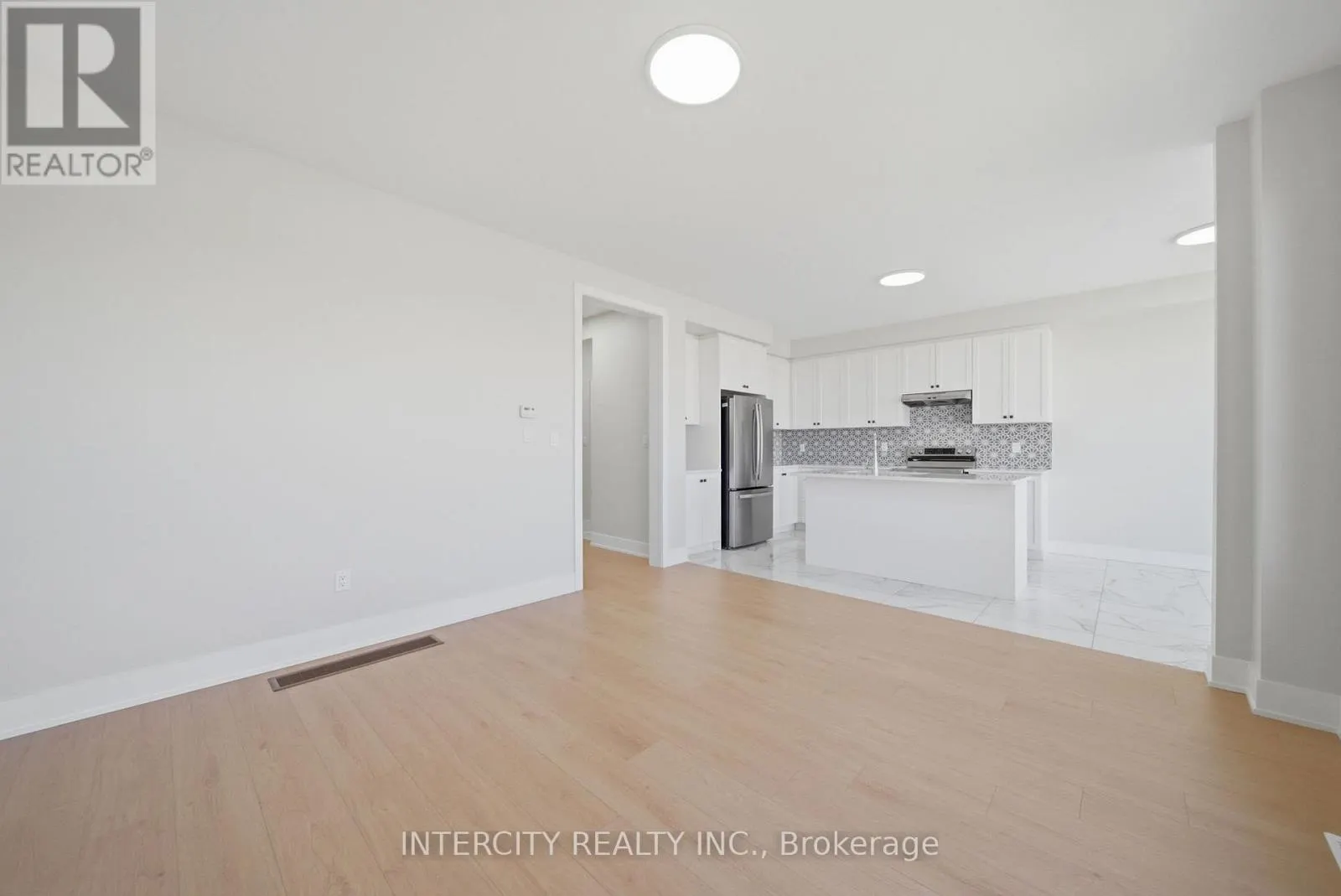 10 KINGSBURY TRAIL