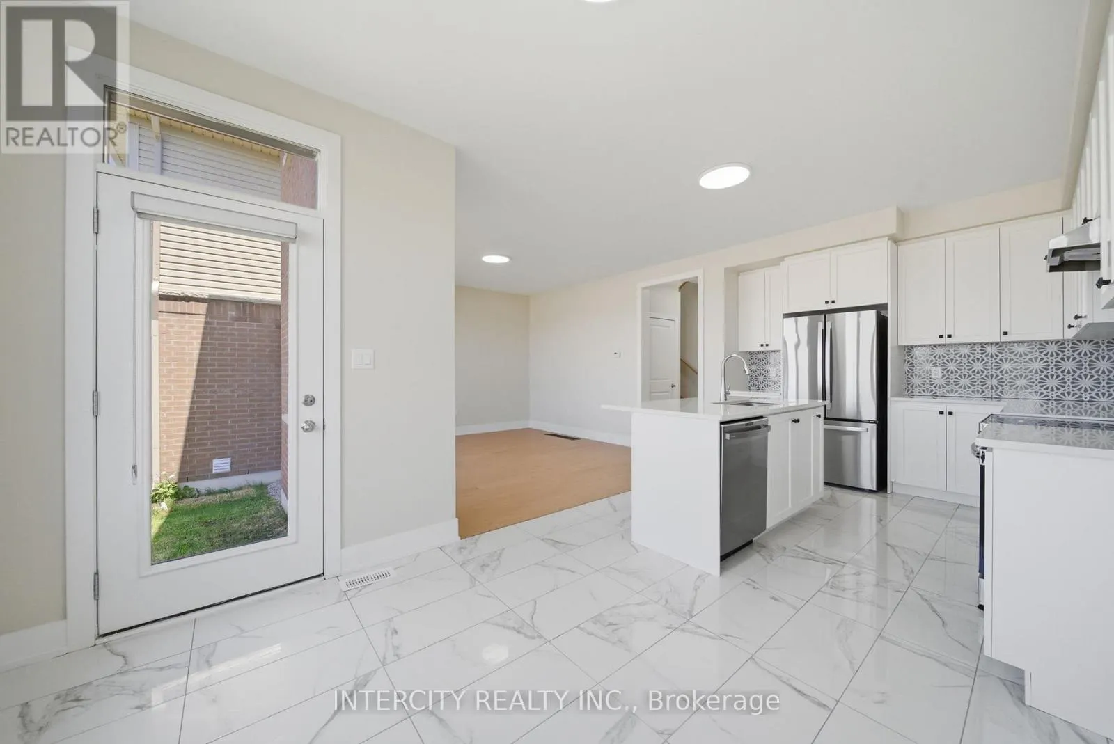 10 KINGSBURY TRAIL