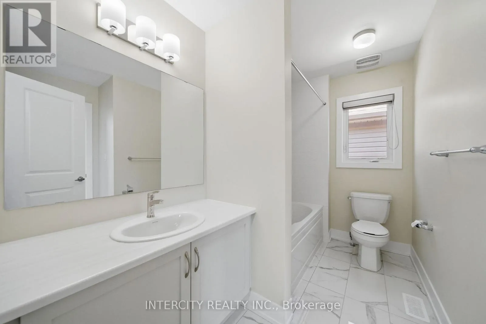 10 KINGSBURY TRAIL