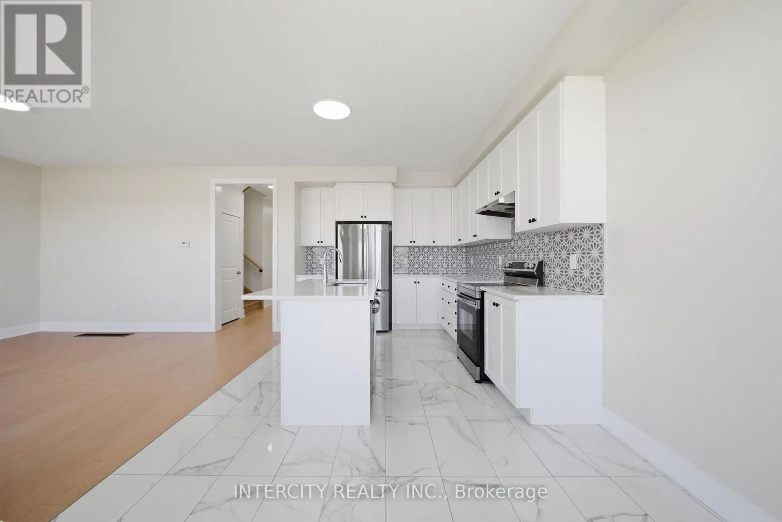 10 KINGSBURY TRAIL