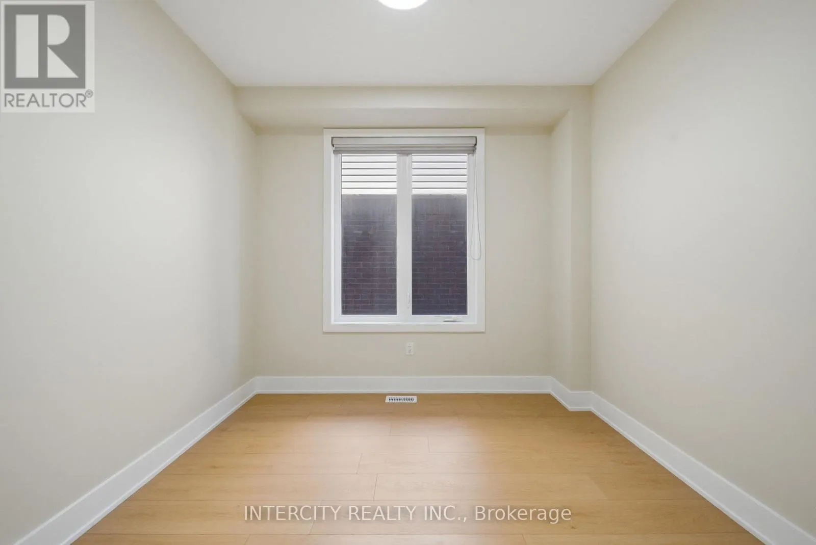 10 KINGSBURY TRAIL